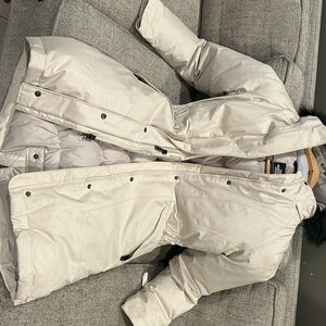 Women’s north face never worn. No tags